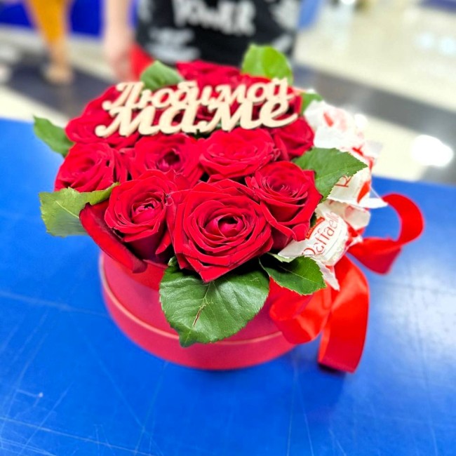 Букет цветов "Шляпная коробка Любовь к маме"